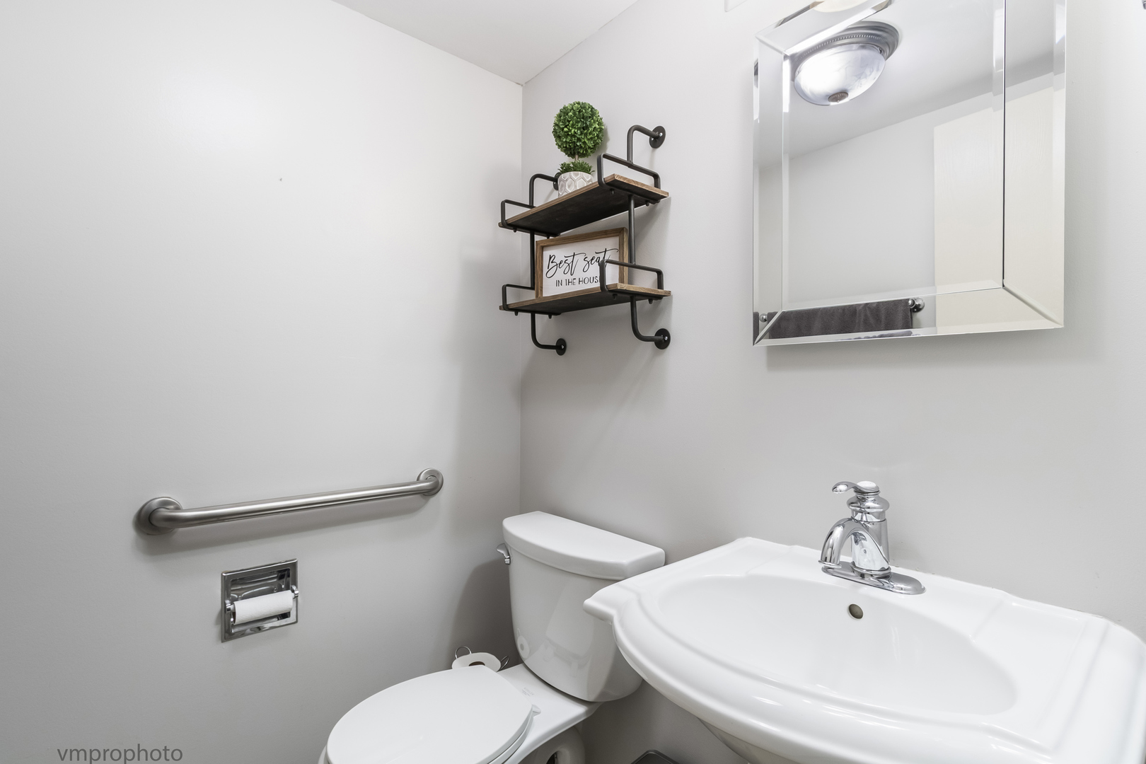 832 Kansas Street, Carol Stream, IL 60188