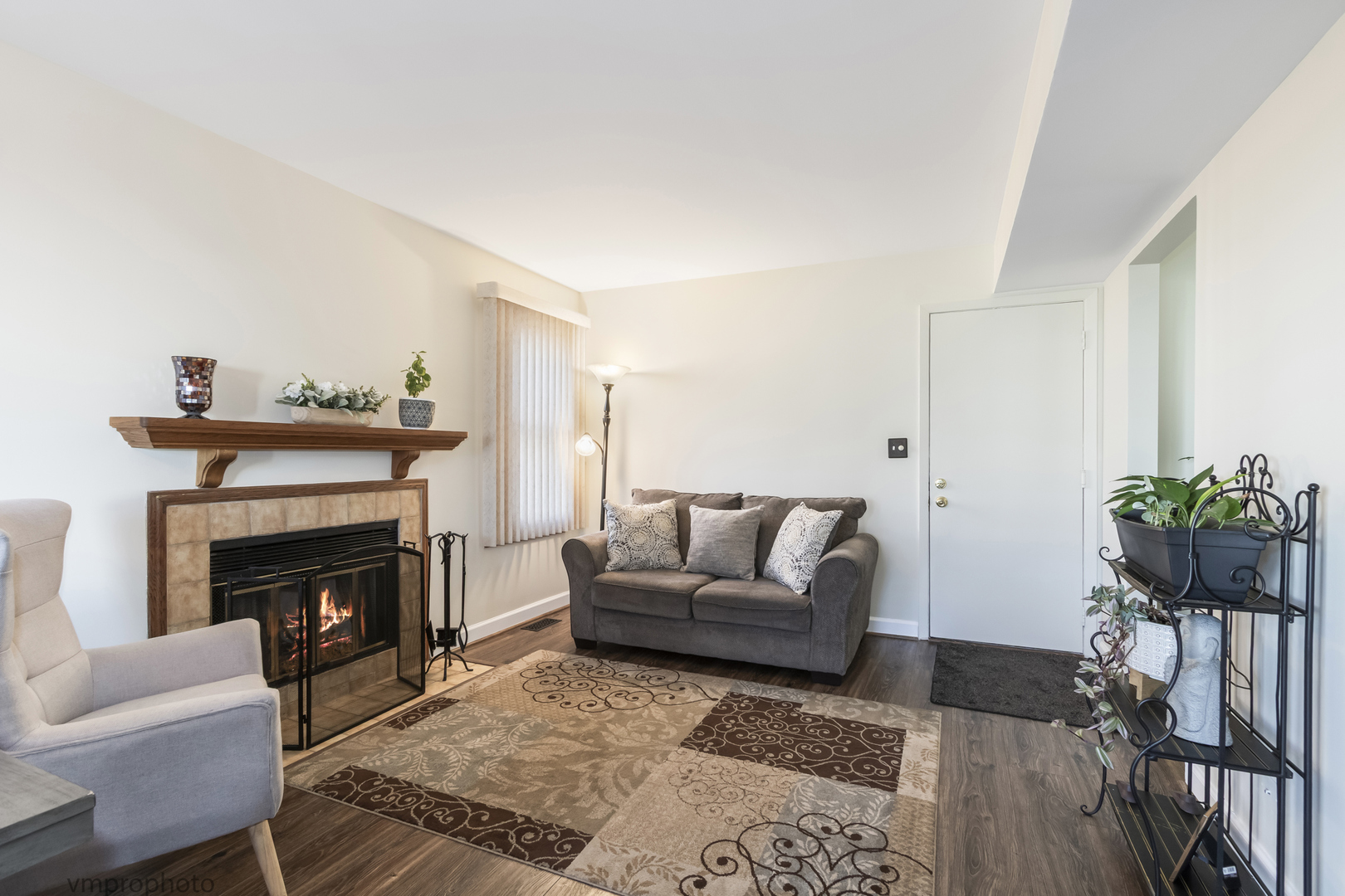 832 Kansas Street, Carol Stream, IL 60188