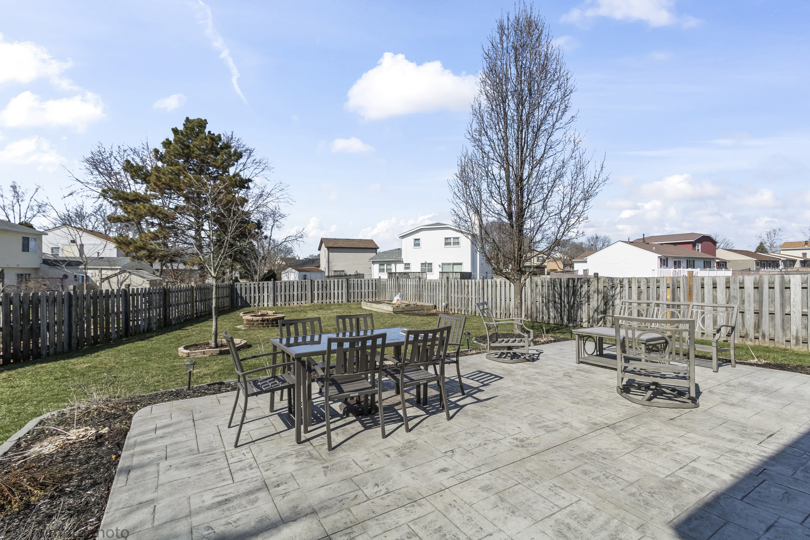 832 Kansas Street, Carol Stream, IL 60188