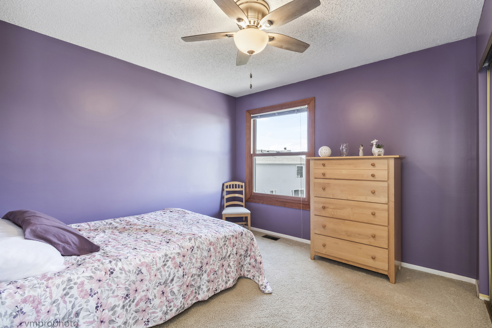 832 Kansas Street, Carol Stream, IL 60188