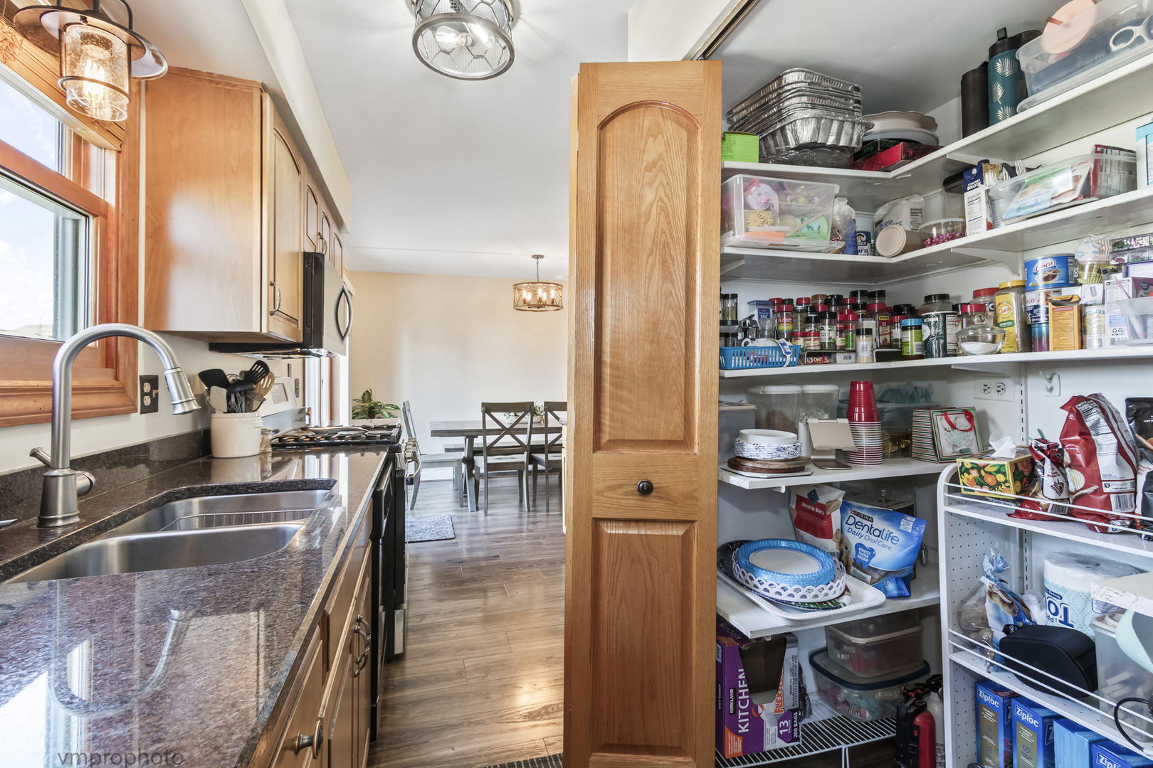 832 Kansas Street, Carol Stream, IL 60188