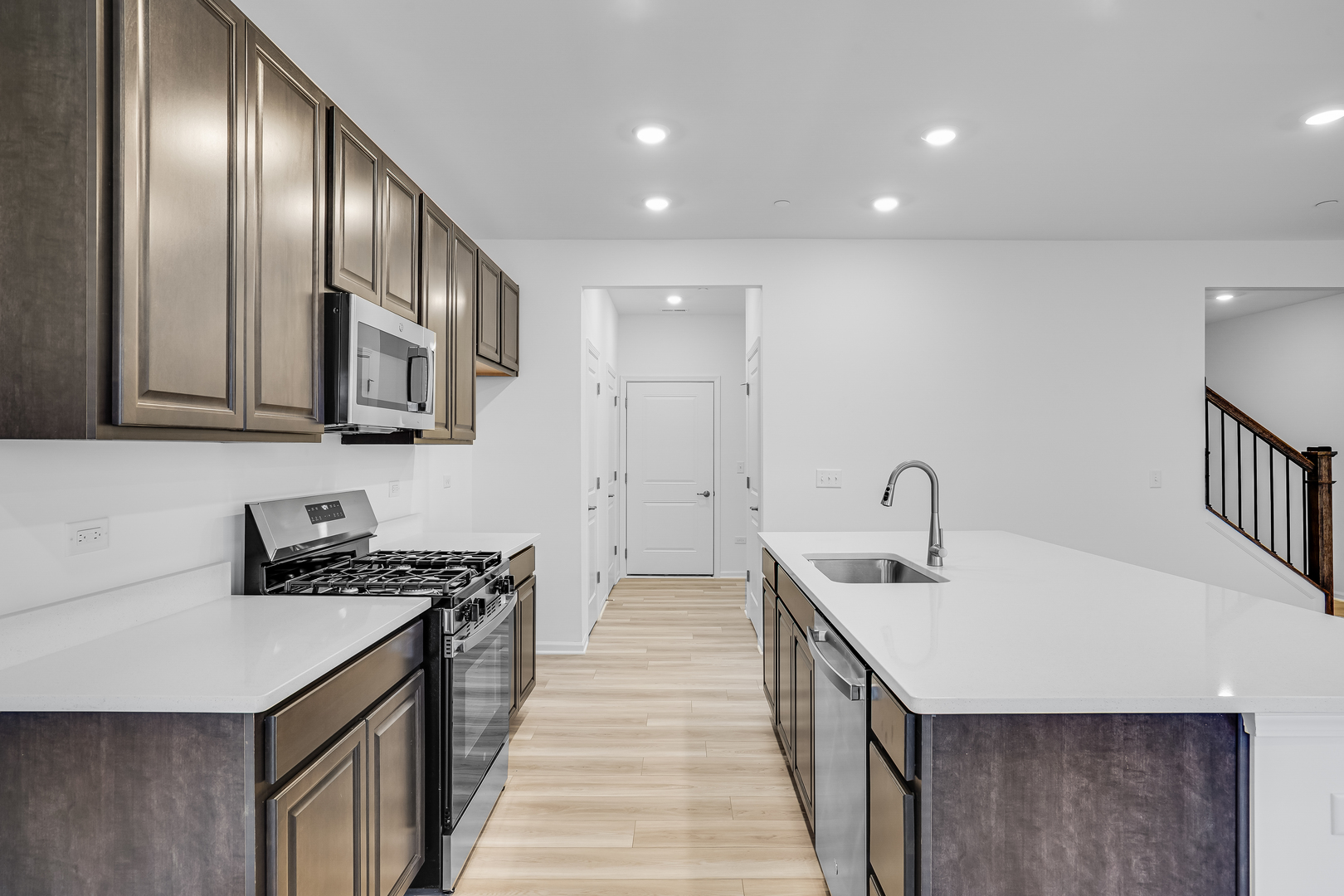 820 Lindsay Lane, West Dundee, IL 60118