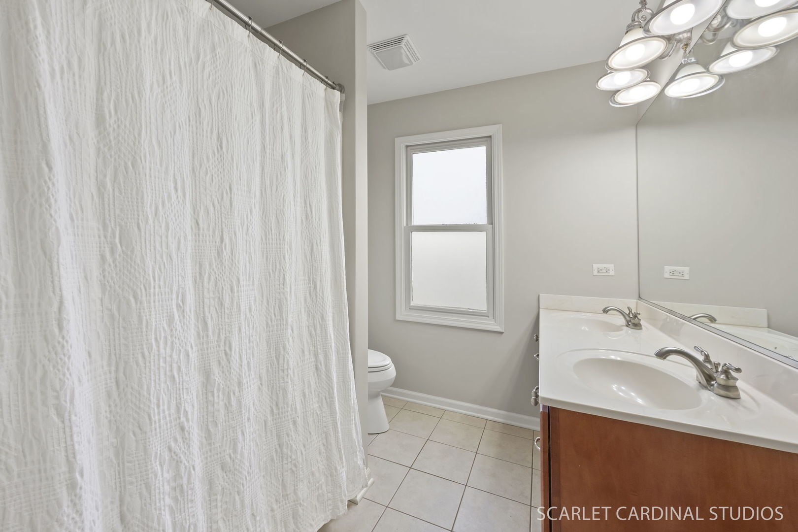 208 Amherst Court, Oswego, IL 60543