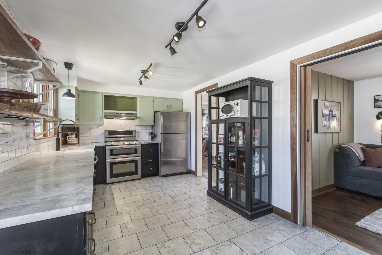 632 ILLINOIS Street, Geneva, IL 60134