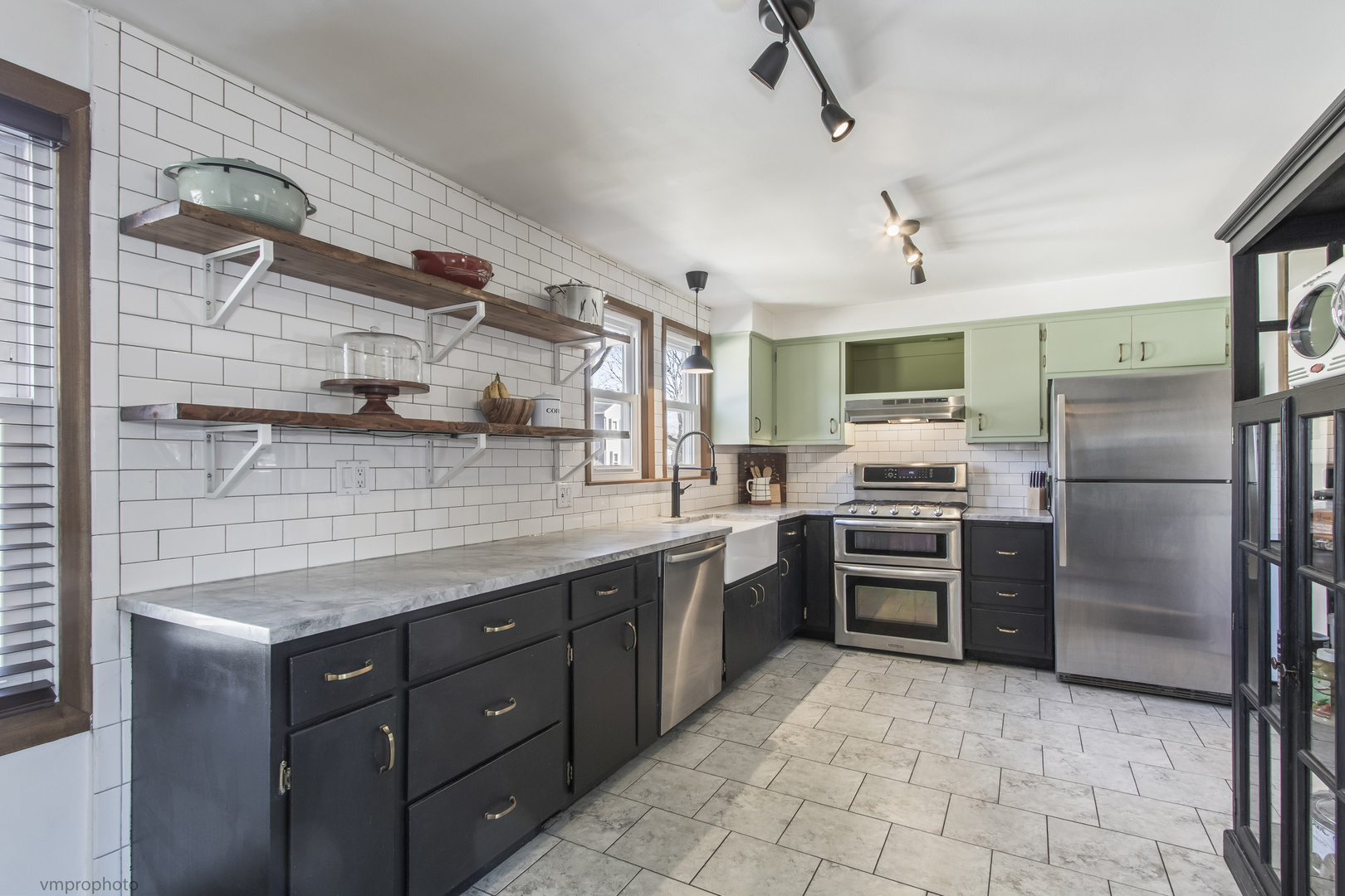 632 ILLINOIS Street, Geneva, IL 60134