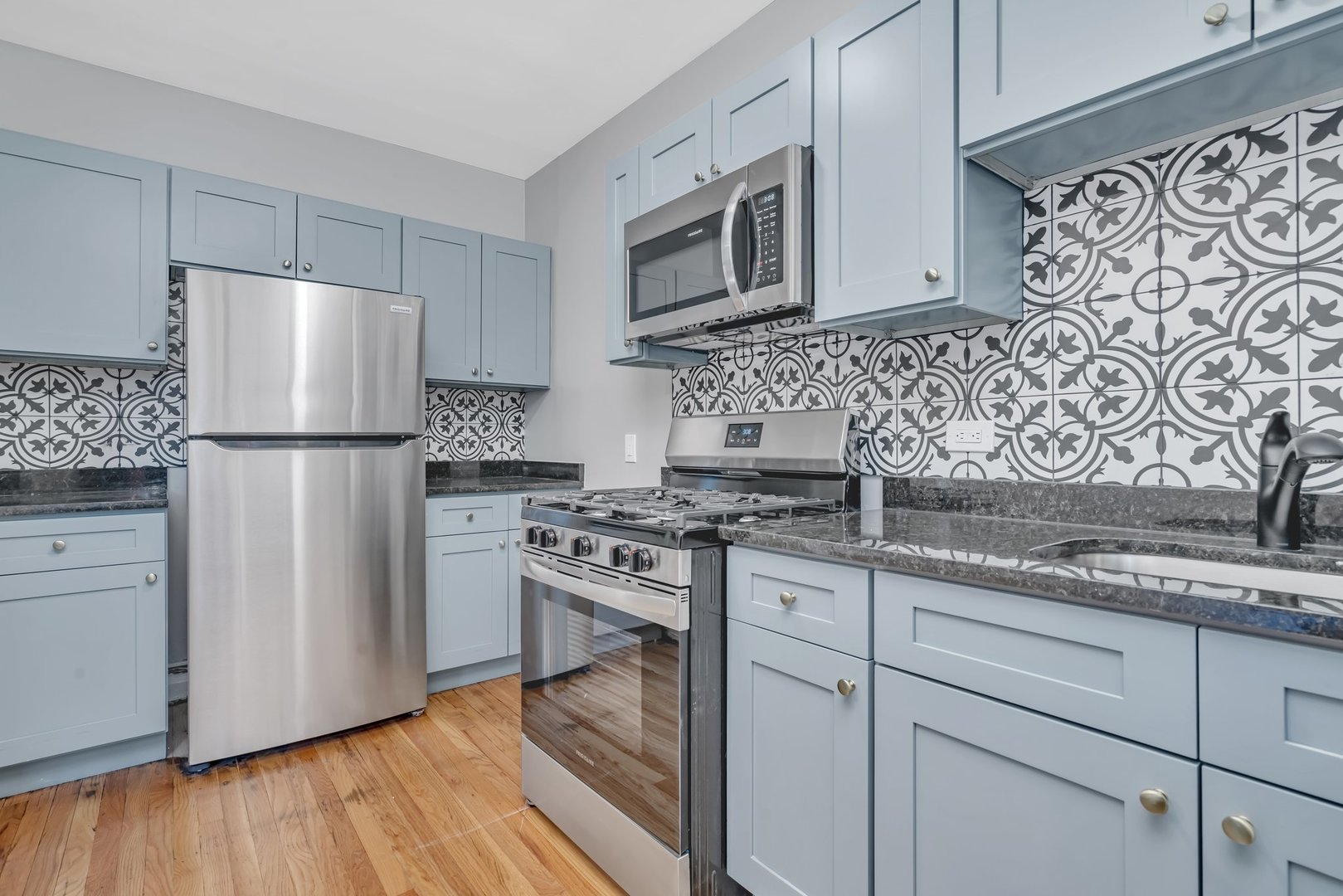 321 W Calendar Avenue #1E, La Grange, IL 60525