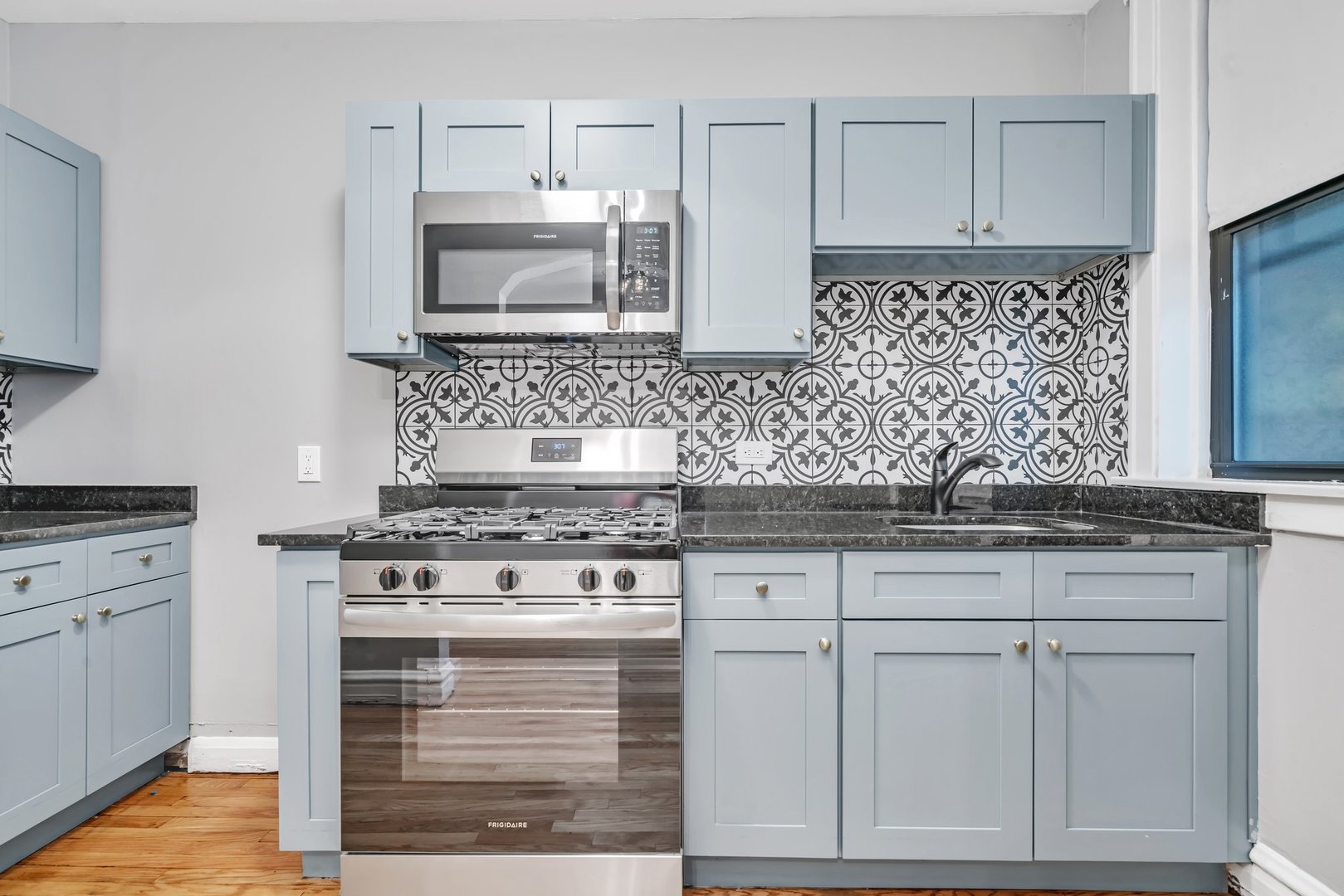 321 W Calendar Avenue #1E, La Grange, IL 60525