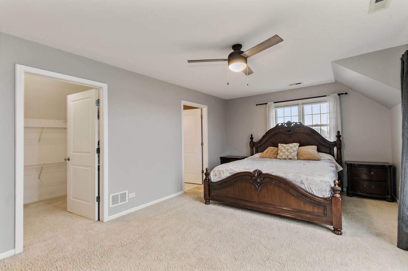 1211 Coyote Trail, Hampshire, IL 60140