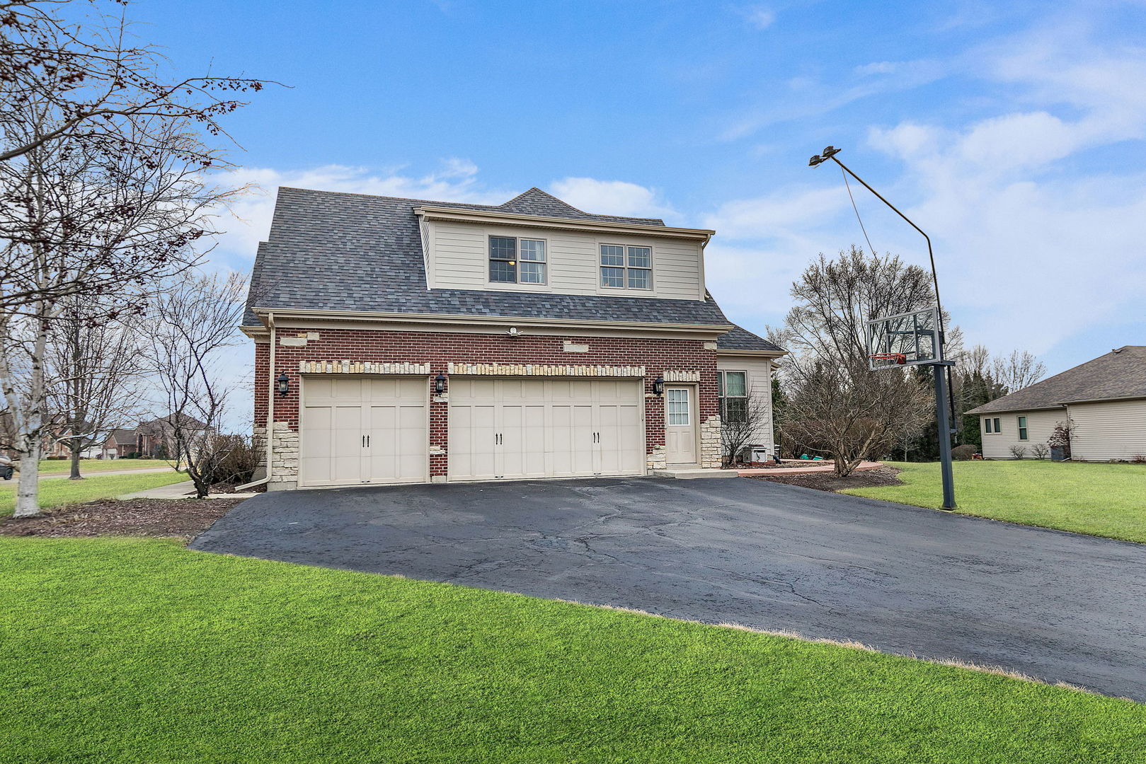 1211 Coyote Trail, Hampshire, IL 60140