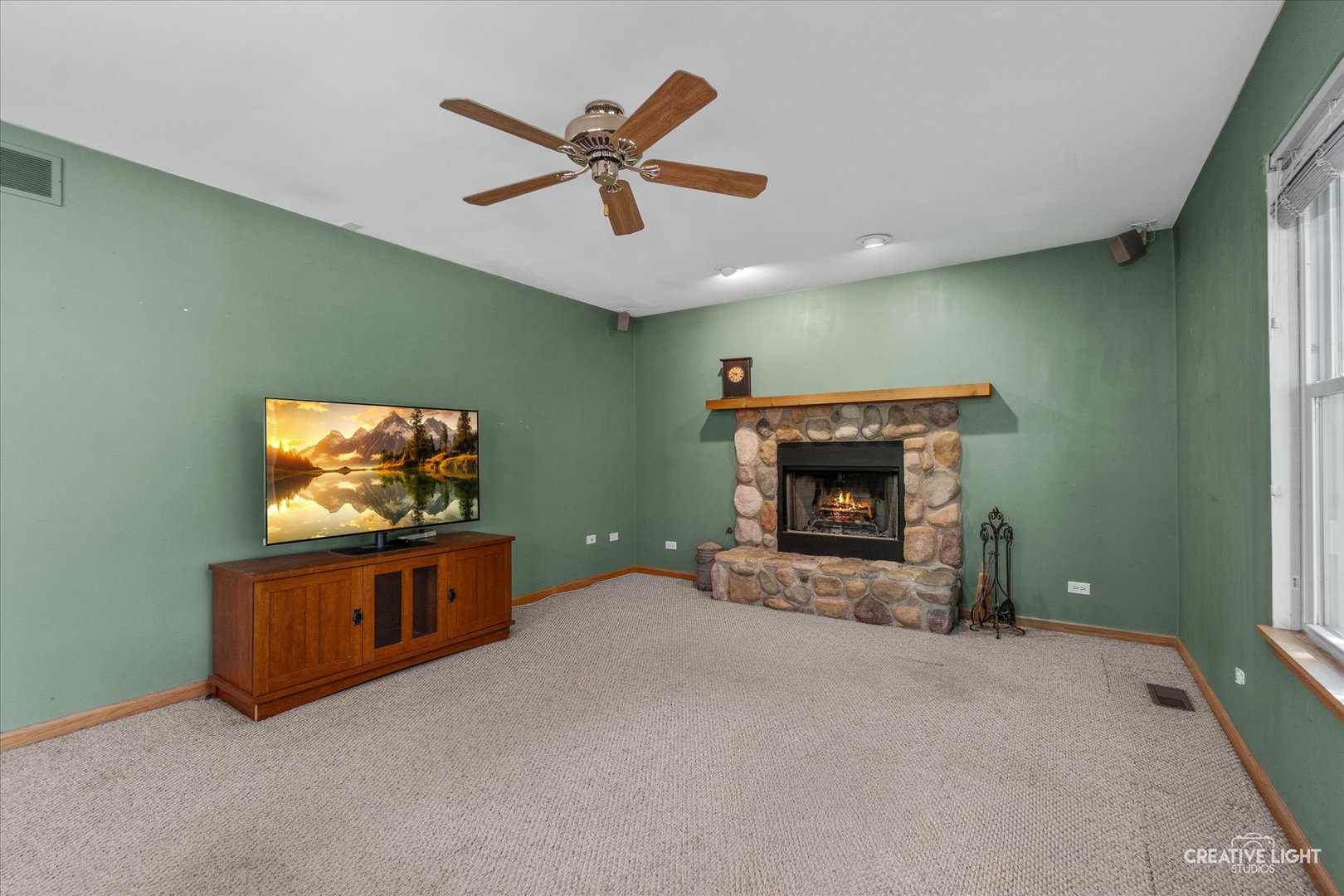 158 Edgewater Lane, Sugar Grove, IL 60554