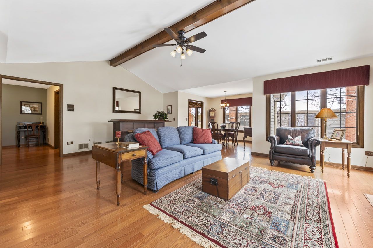 219 Village Drive #219, Mount Prospect, IL 60056