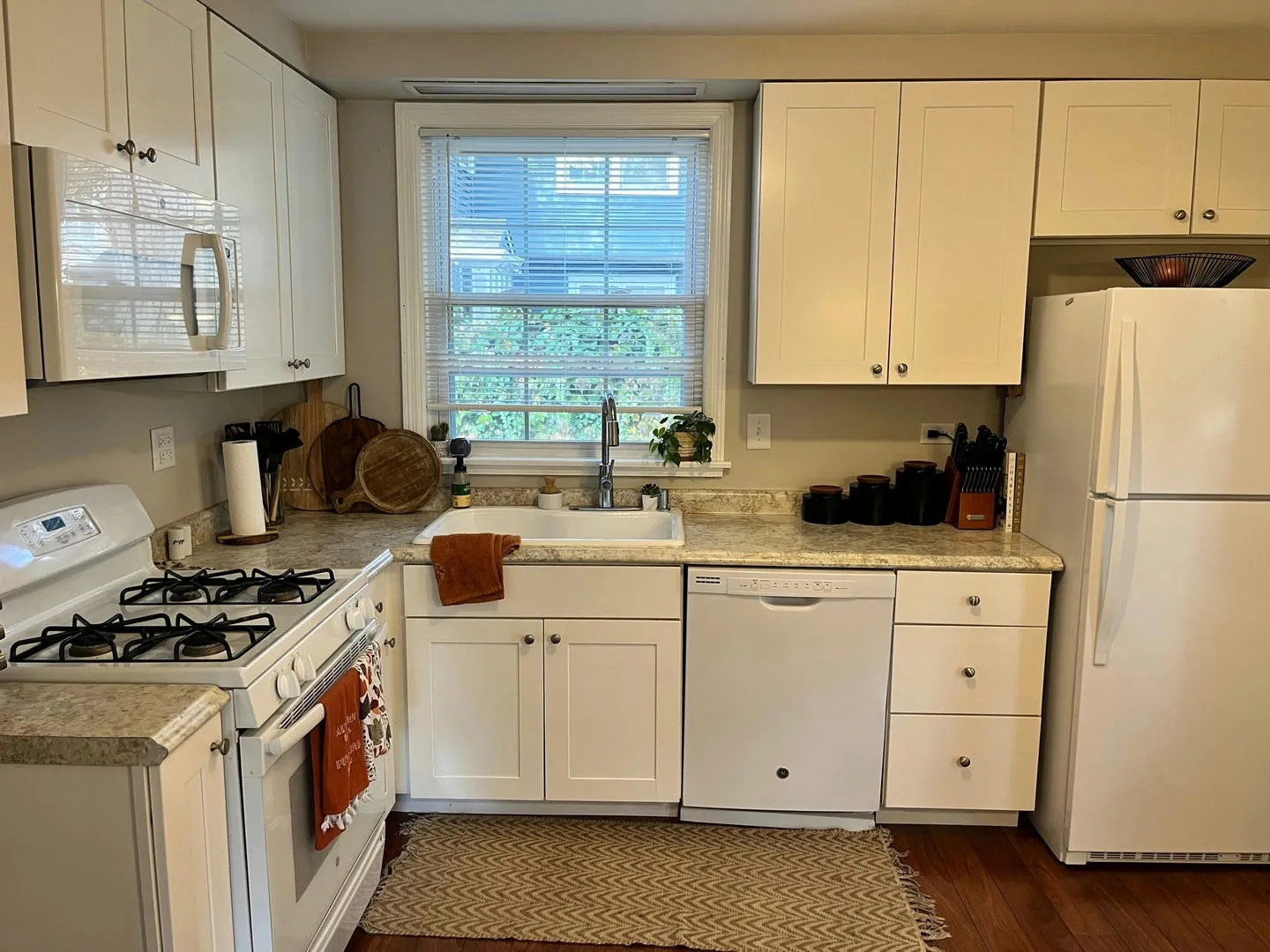 203 E Oak Avenue, Wheaton, IL 60187