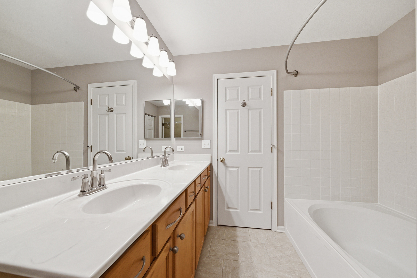 2376 FOXMOOR Lane, Aurora, IL 60502