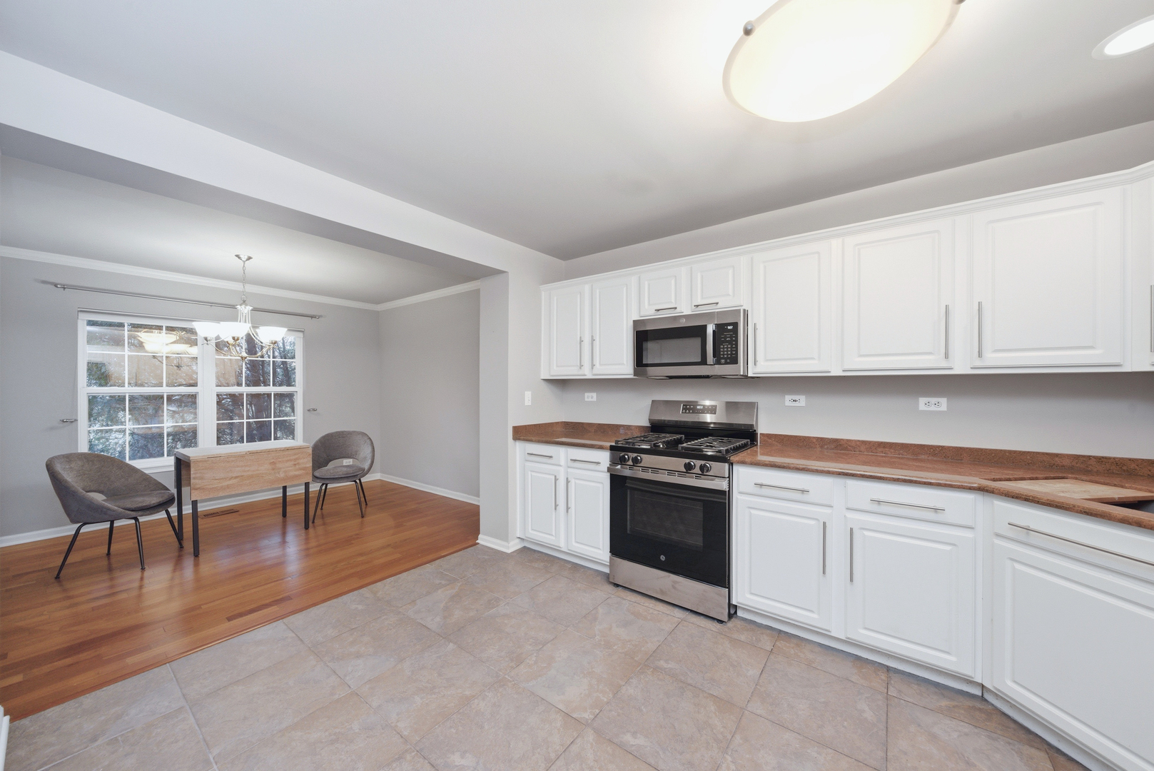 2376 FOXMOOR Lane, Aurora, IL 60502