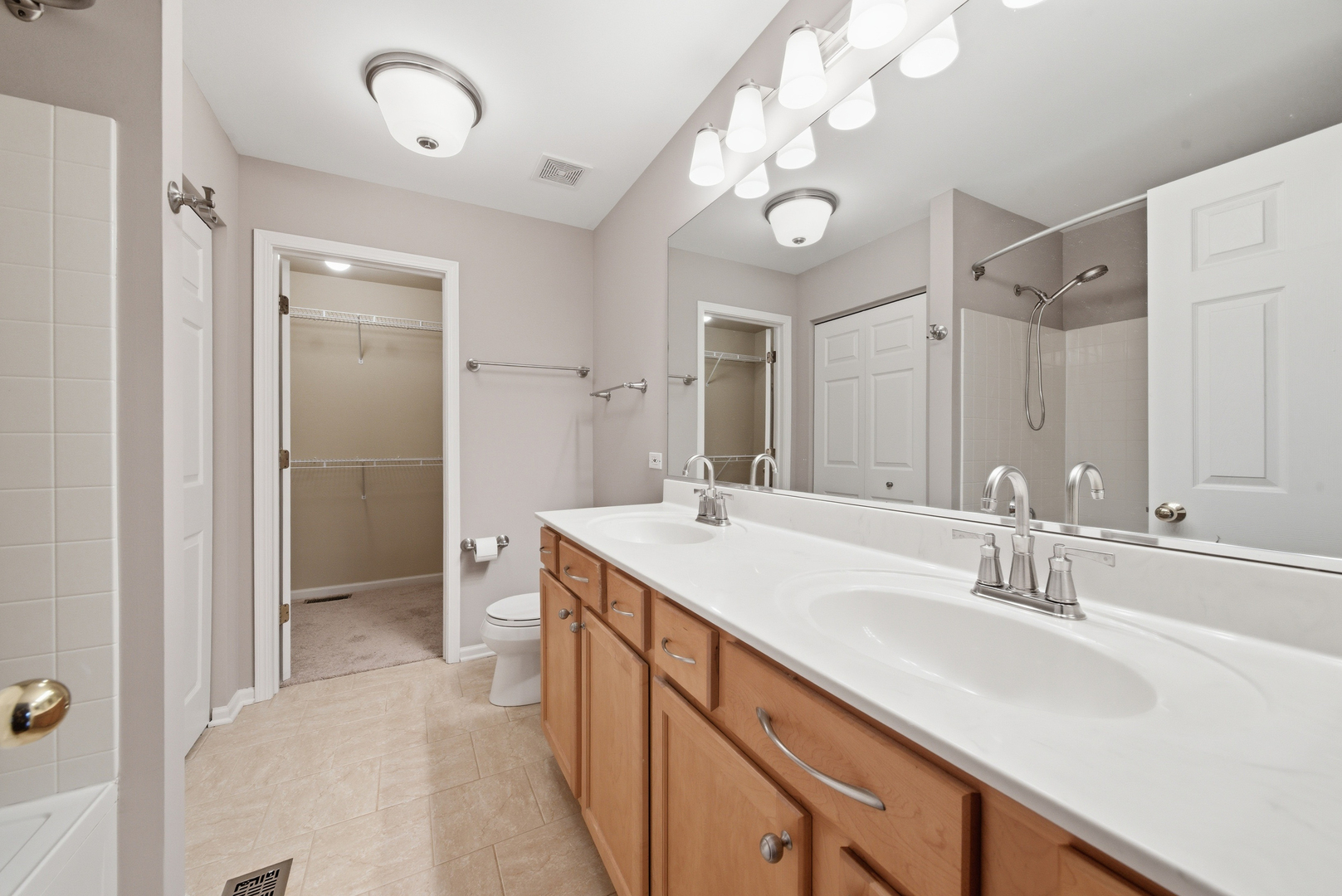 2376 FOXMOOR Lane, Aurora, IL 60502