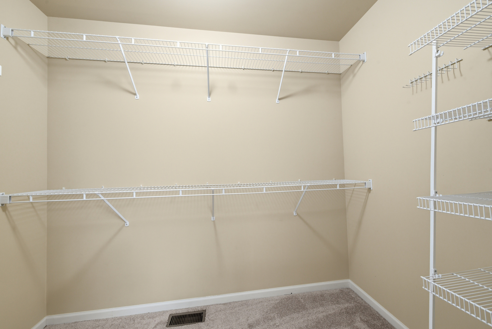 2376 FOXMOOR Lane, Aurora, IL 60502