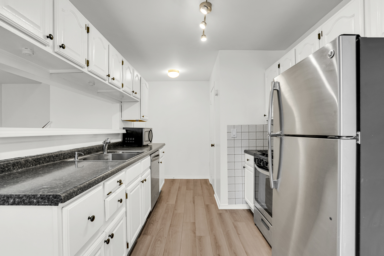 1120 Mount Vernon Court #C, Wheaton, IL 60189