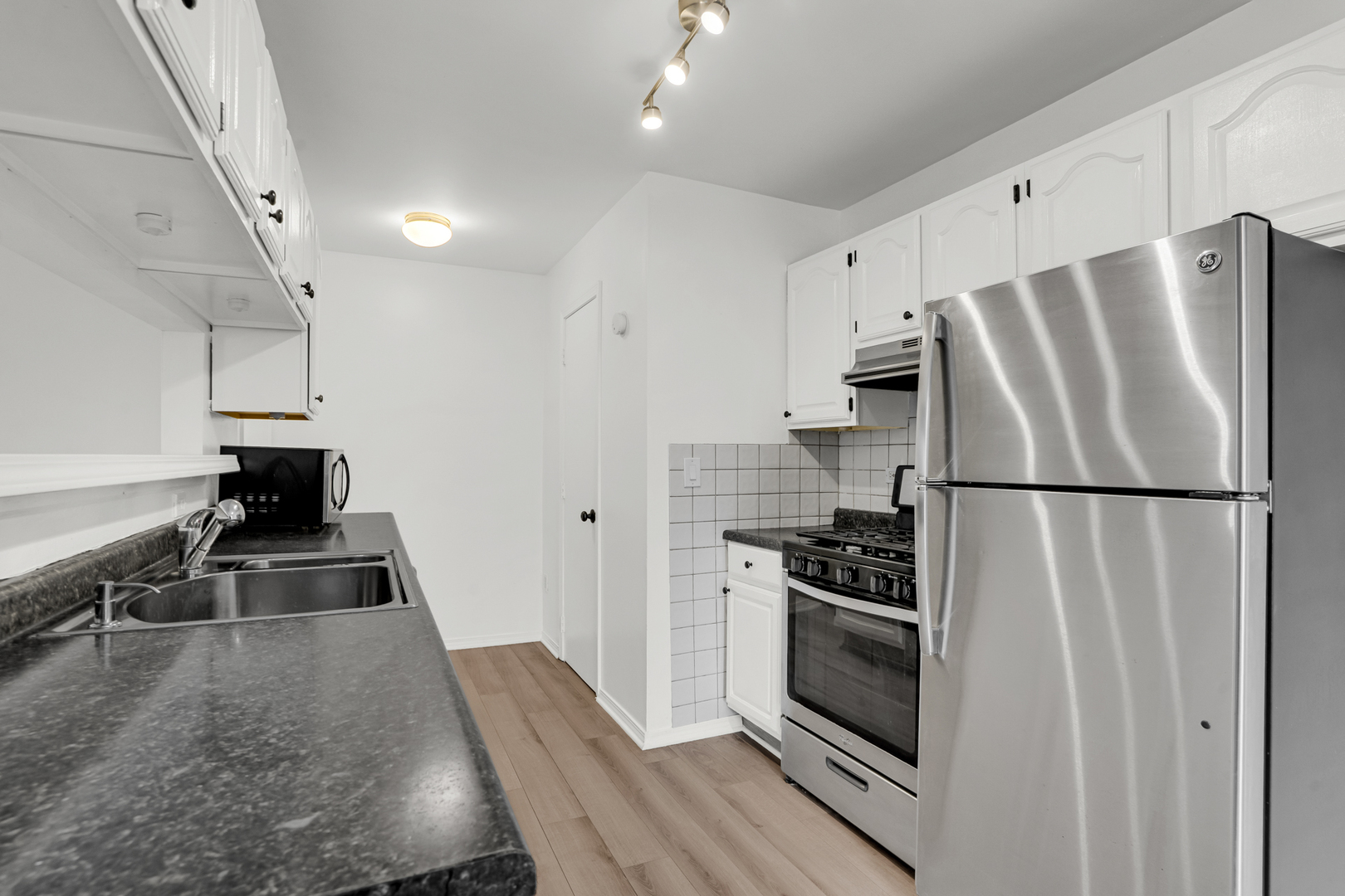 1120 Mount Vernon Court #C, Wheaton, IL 60189