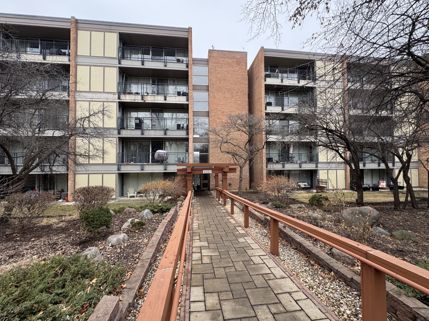 6020 Oakwood Drive #5E, Lisle, IL 60532