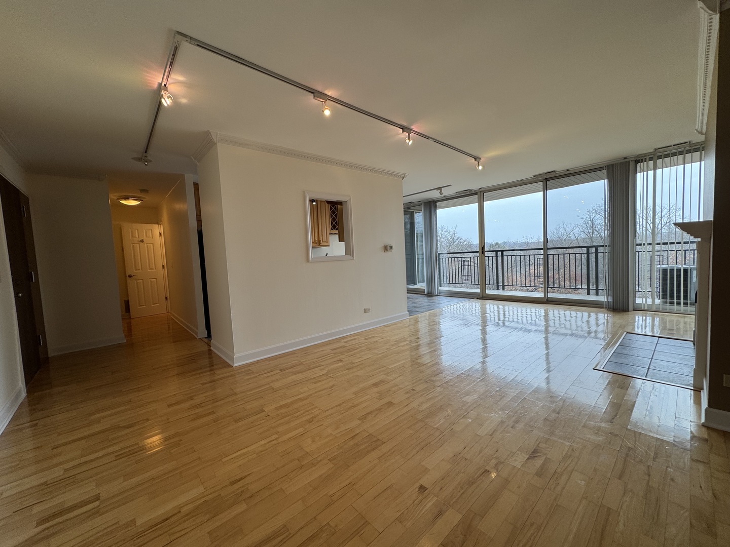 6020 Oakwood Drive #5E, Lisle, IL 60532