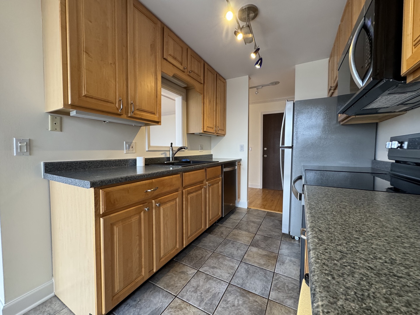 6020 Oakwood Drive #5E, Lisle, IL 60532