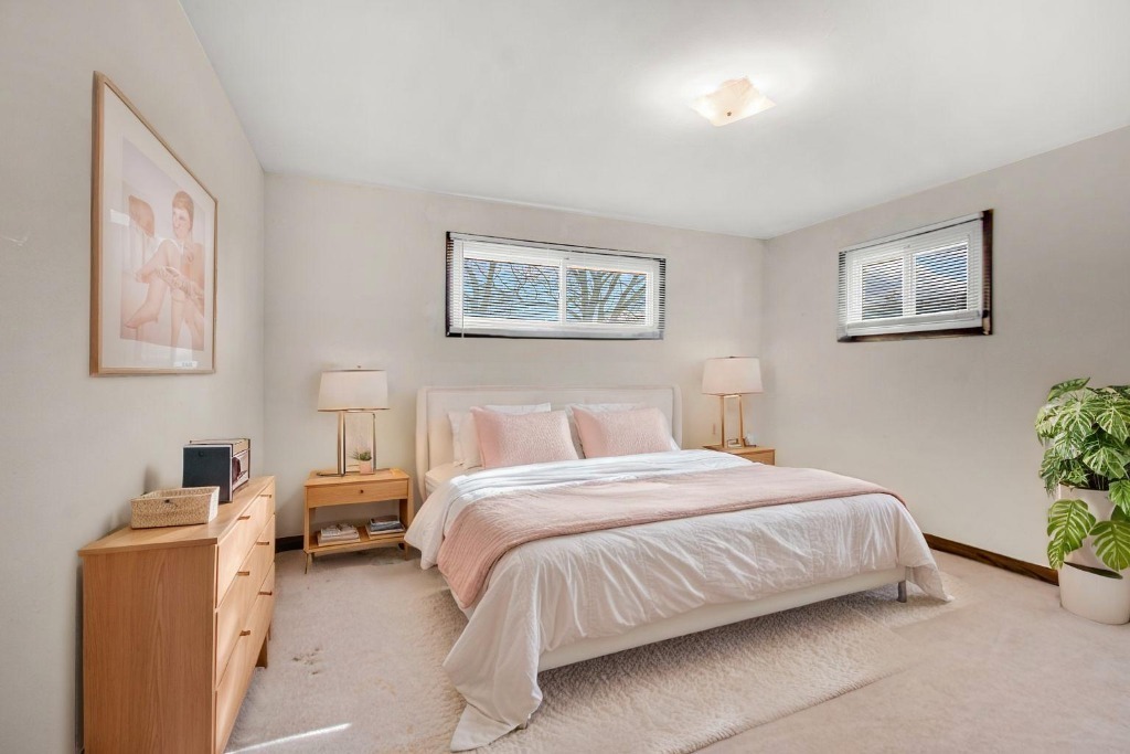 686 E 155th Street, South Holland, IL 60473