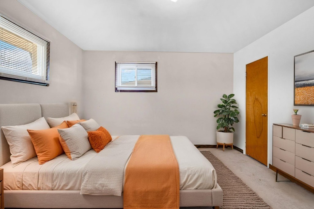 686 E 155th Street, South Holland, IL 60473