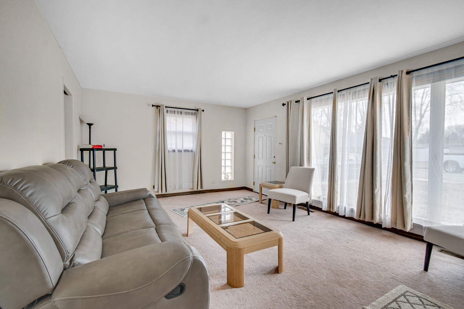 686 E 155th Street, South Holland, IL 60473