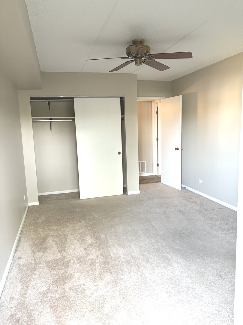 920 Vose Drive #304, Gurnee, IL 60031