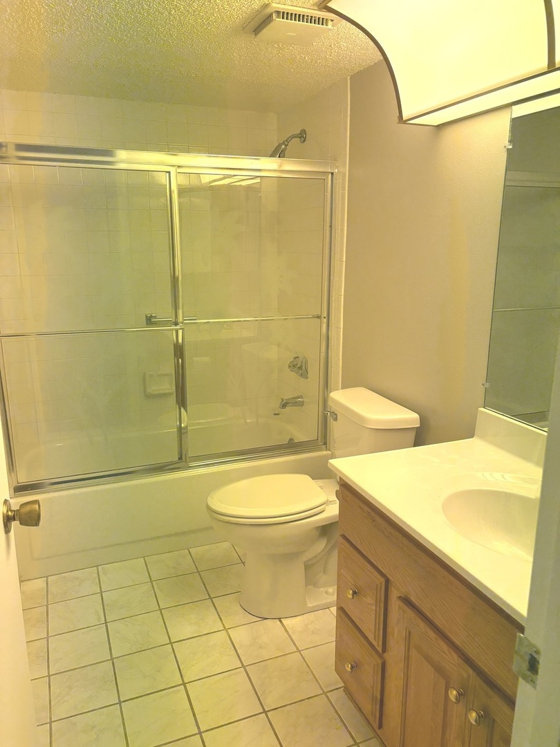 920 Vose Drive #304, Gurnee, IL 60031