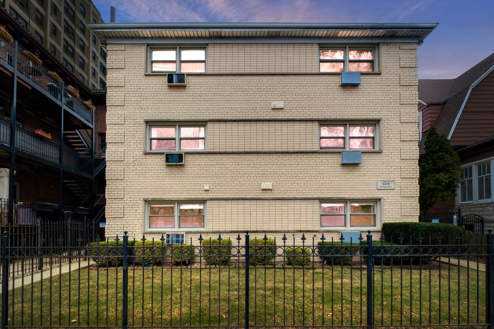 1238 W Pratt Boulevard #2C, Chicago, IL 60626