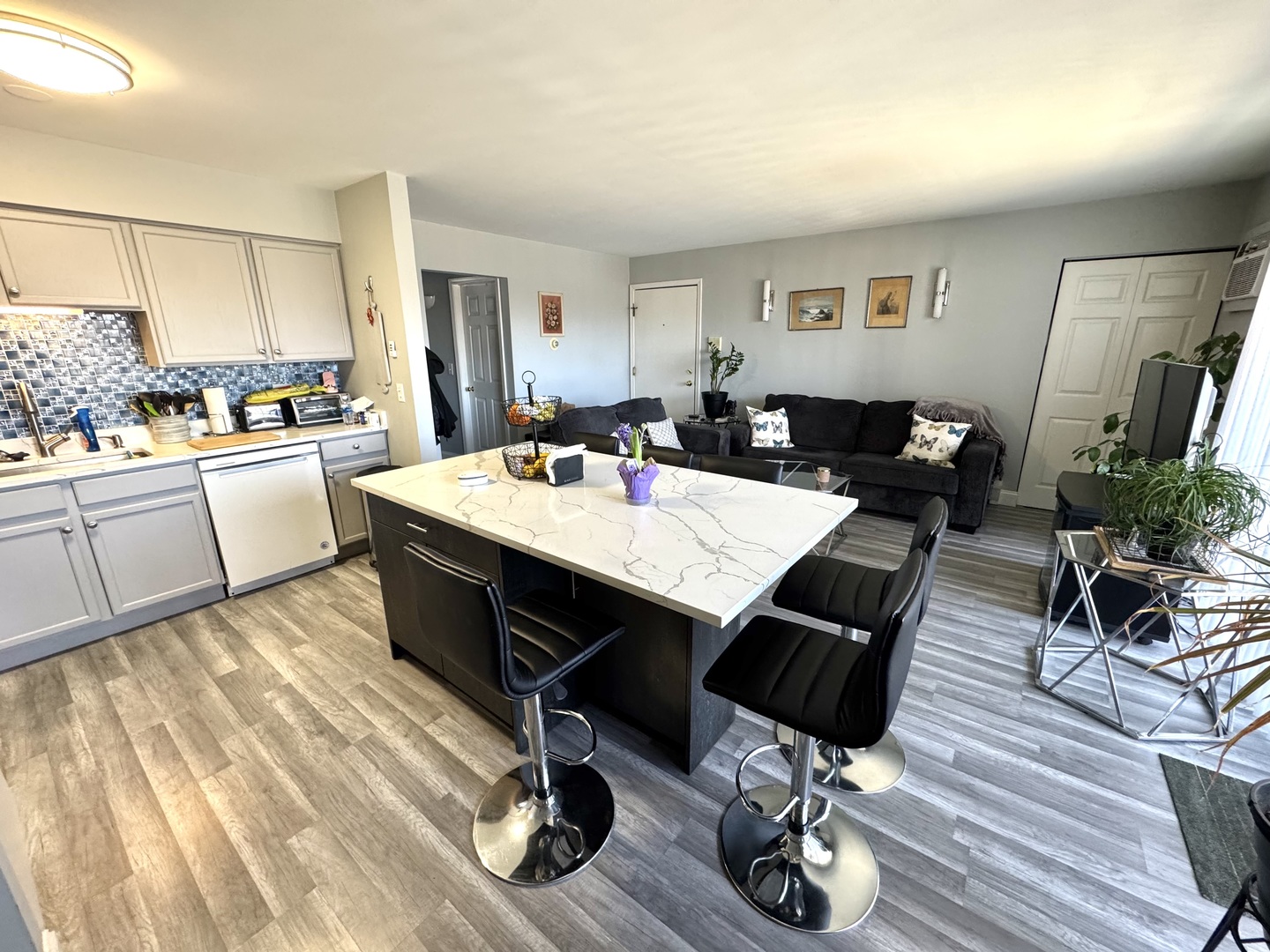 259 W Court Of Shorewood #2A, Vernon Hills, IL 60061