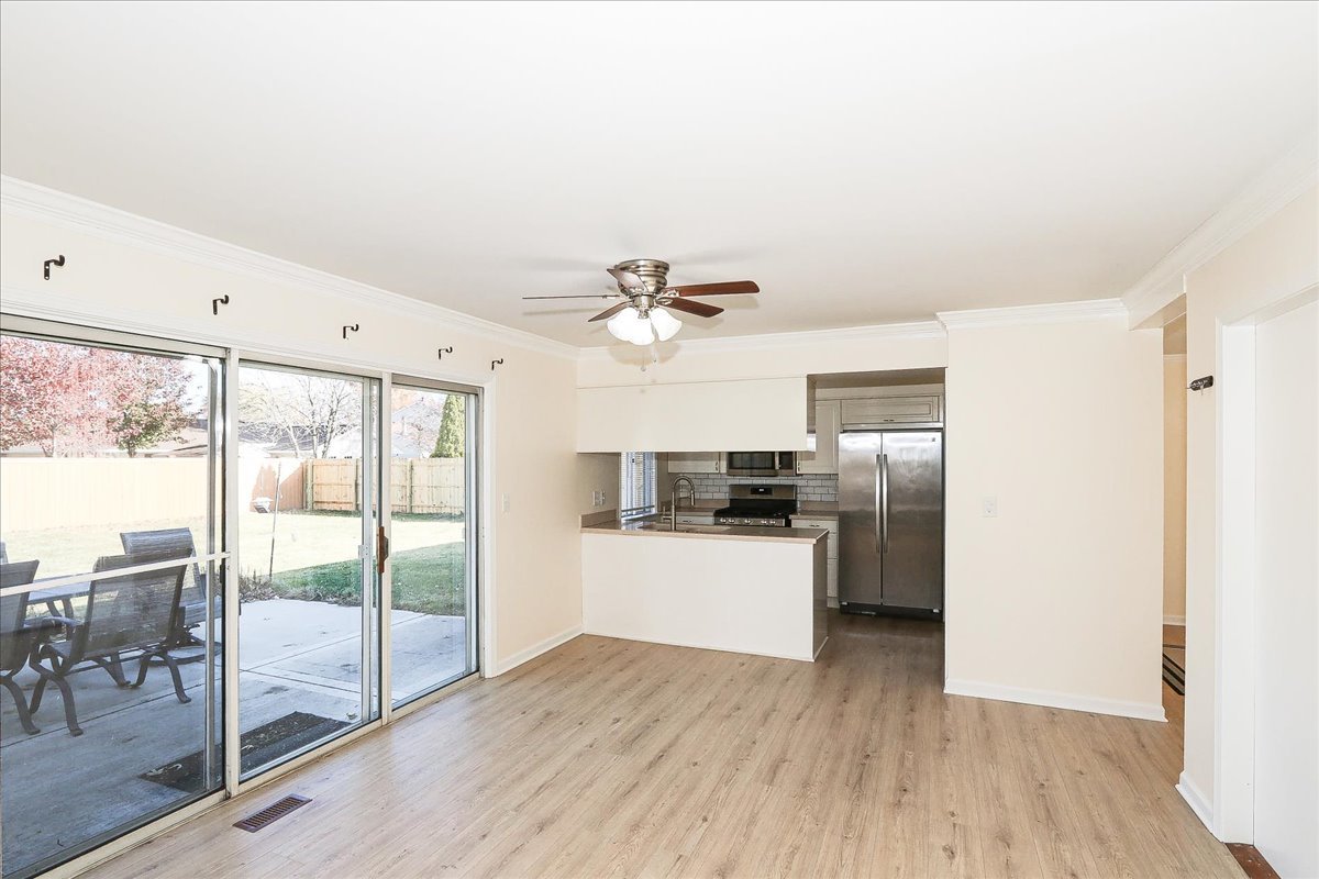 760 Longford Drive, Roselle, IL 60172