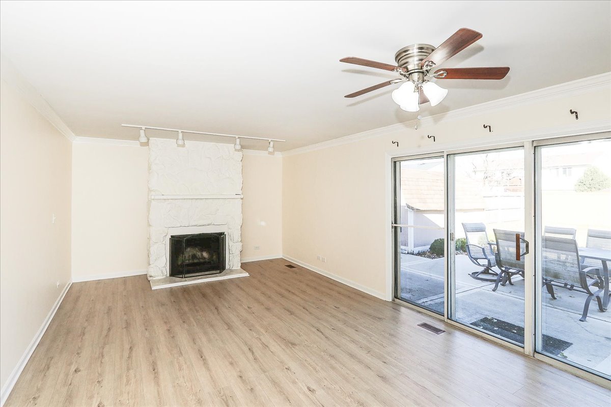 760 Longford Drive, Roselle, IL 60172