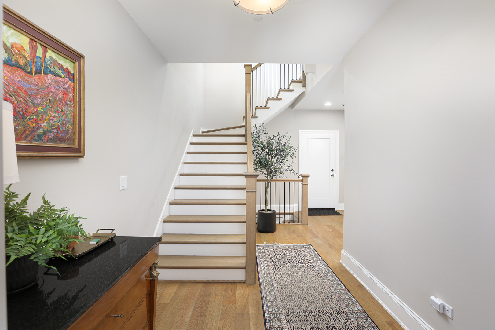 932 E Chicago Avenue, Naperville, IL 60540