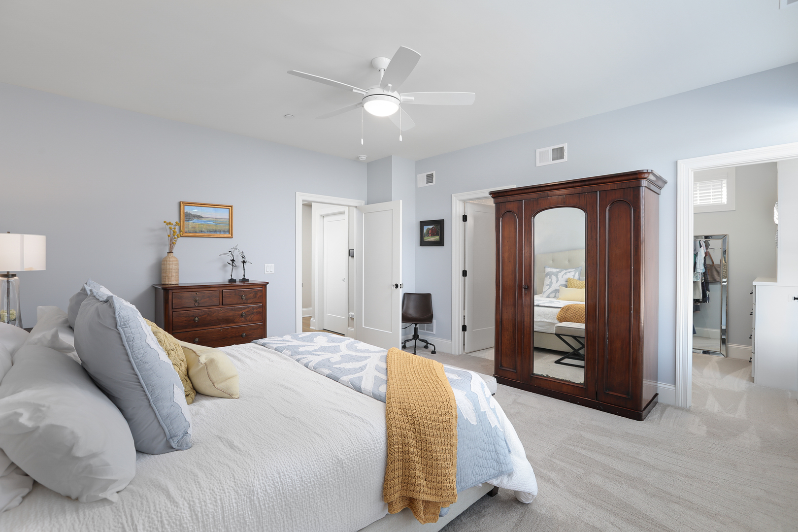 932 E Chicago Avenue, Naperville, IL 60540