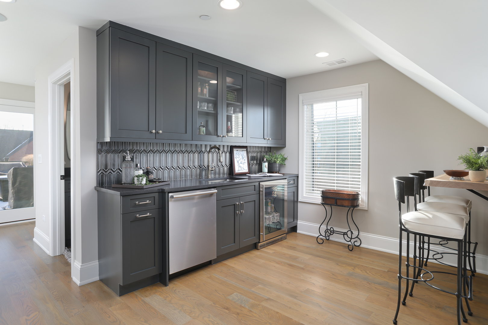 932 E Chicago Avenue, Naperville, IL 60540