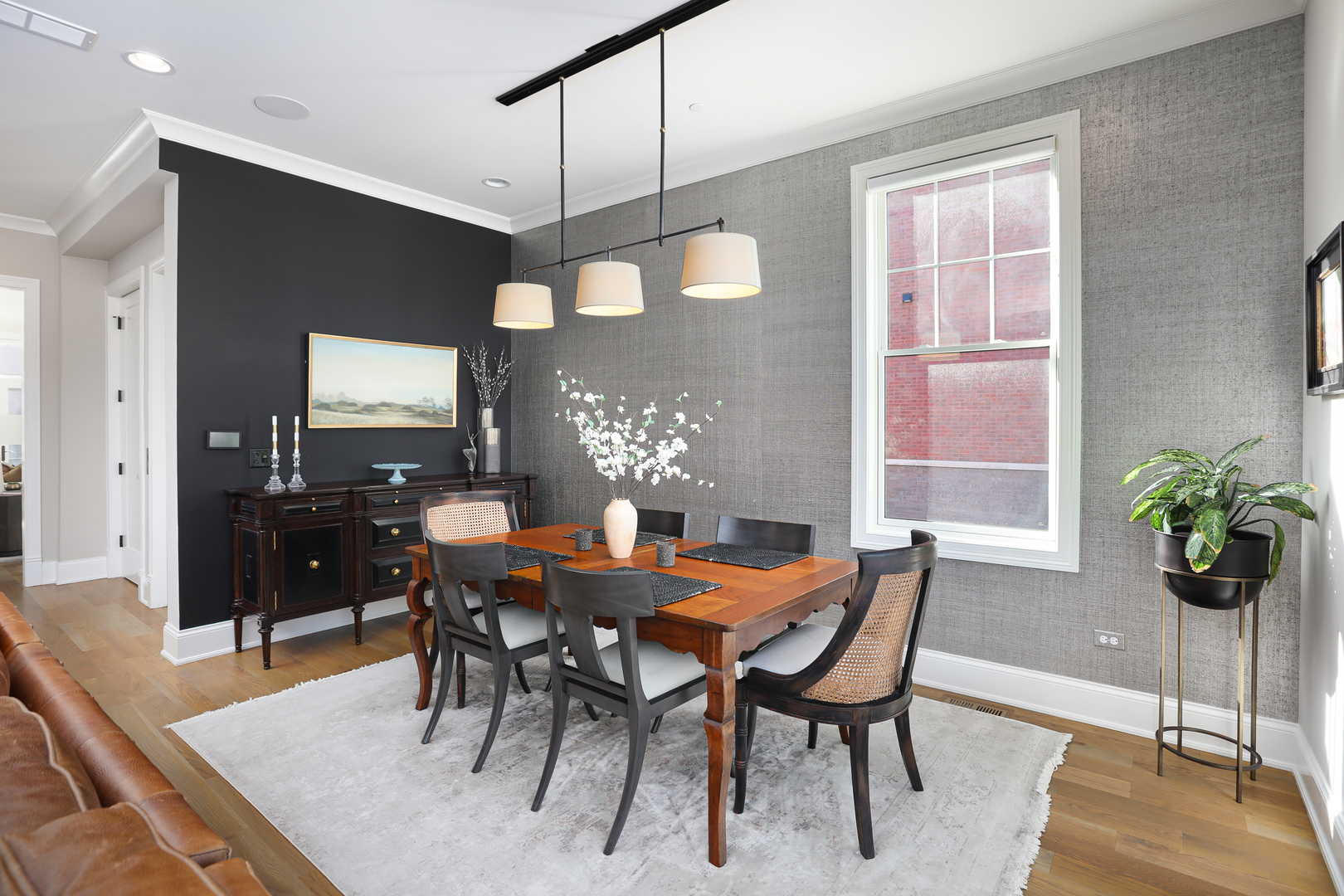 932 E Chicago Avenue, Naperville, IL 60540