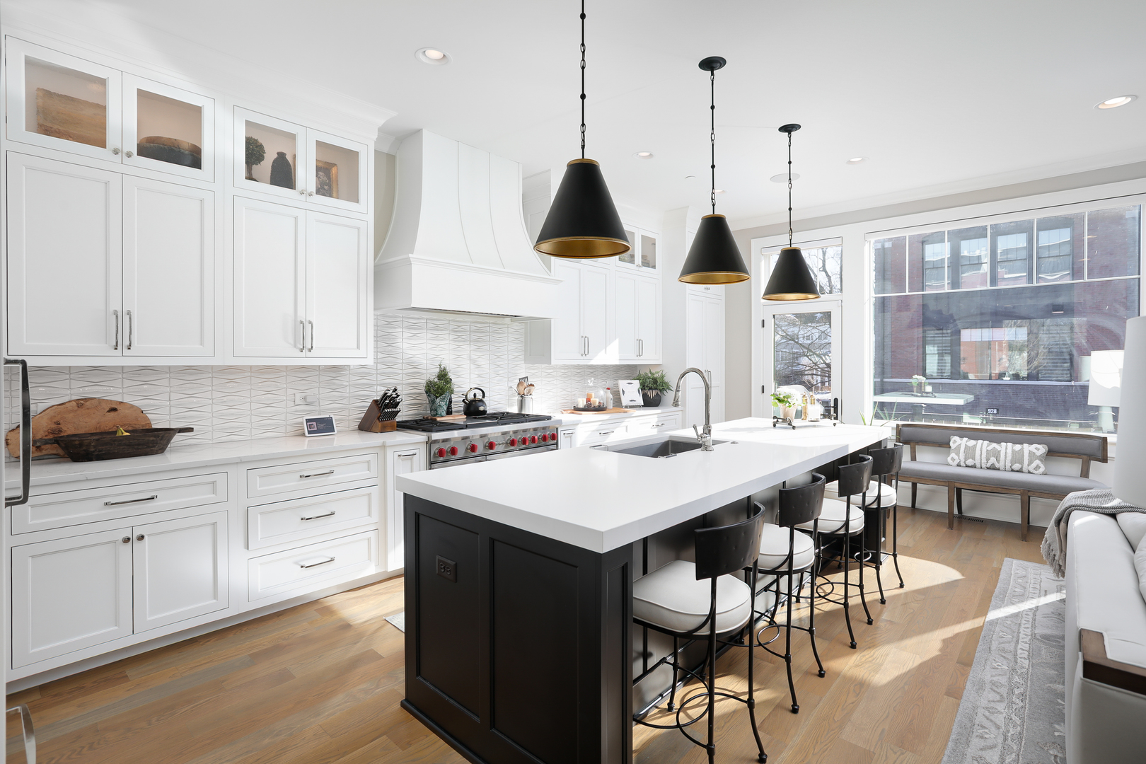 932 E Chicago Avenue, Naperville, IL 60540