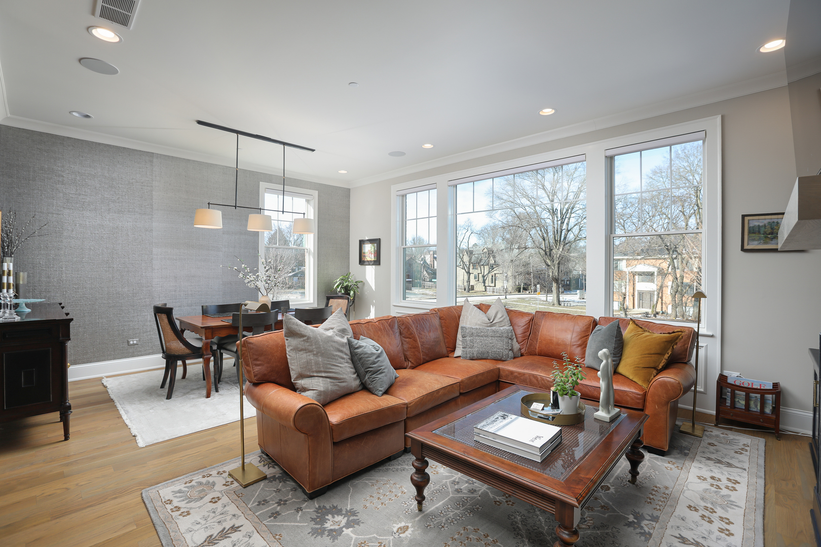 932 E Chicago Avenue, Naperville, IL 60540