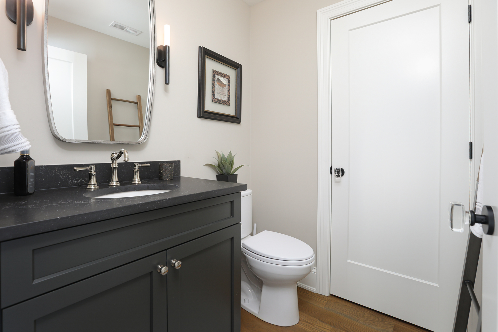 932 E Chicago Avenue, Naperville, IL 60540