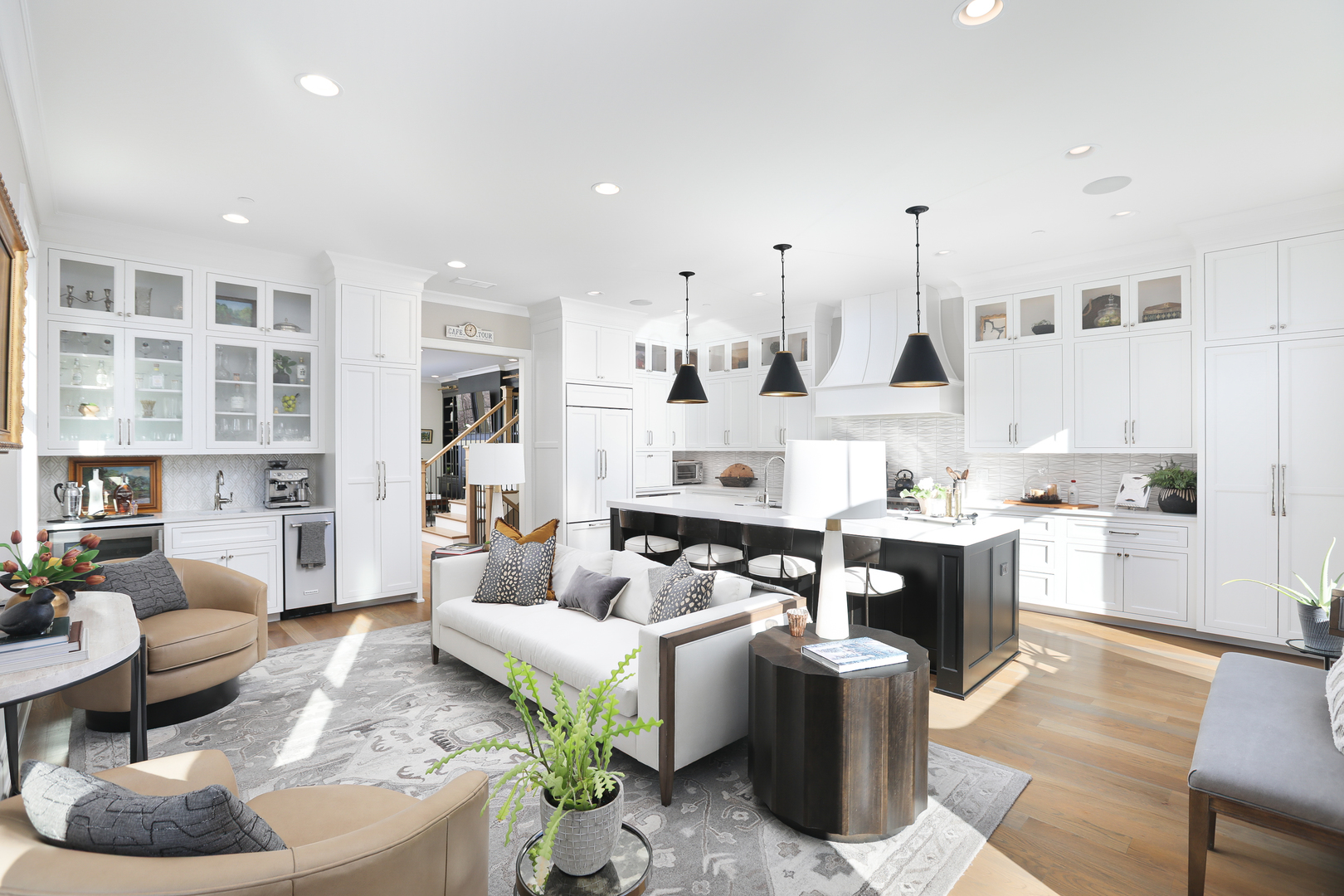 932 E Chicago Avenue, Naperville, IL 60540