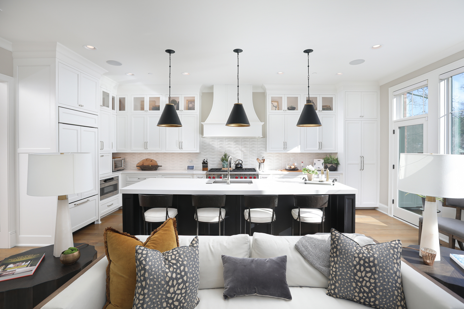 932 E Chicago Avenue, Naperville, IL 60540