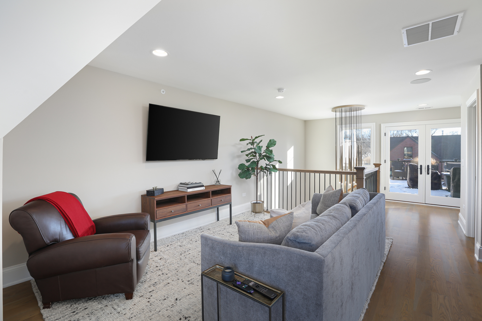 932 E Chicago Avenue, Naperville, IL 60540