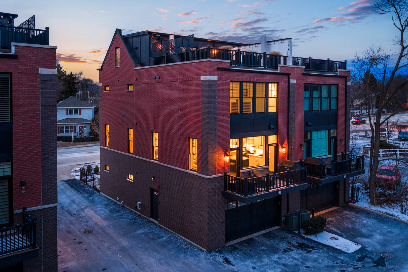 932 E Chicago Avenue, Naperville, IL 60540