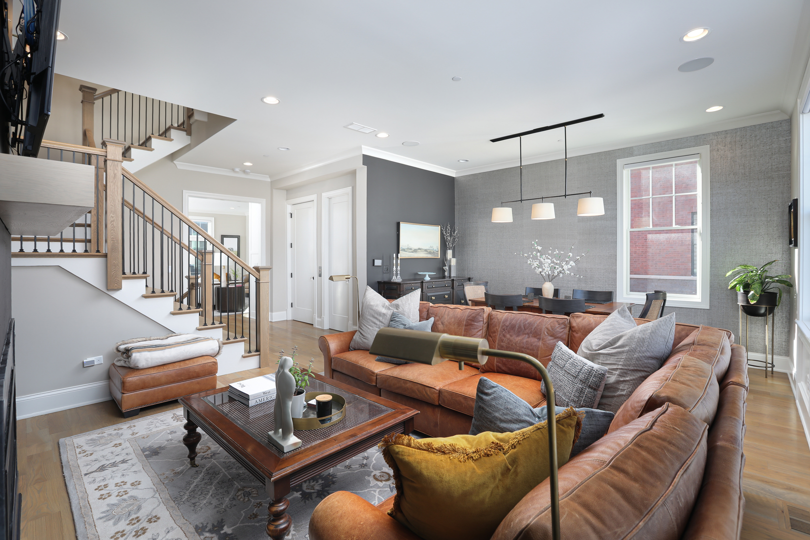 932 E Chicago Avenue, Naperville, IL 60540