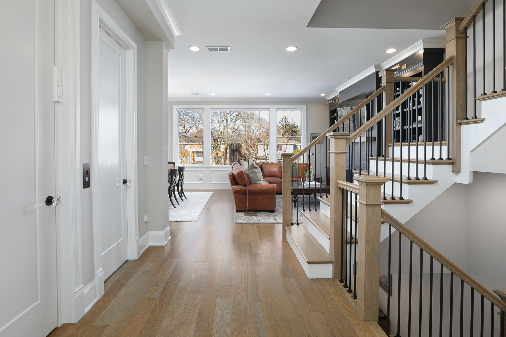 932 E Chicago Avenue, Naperville, IL 60540