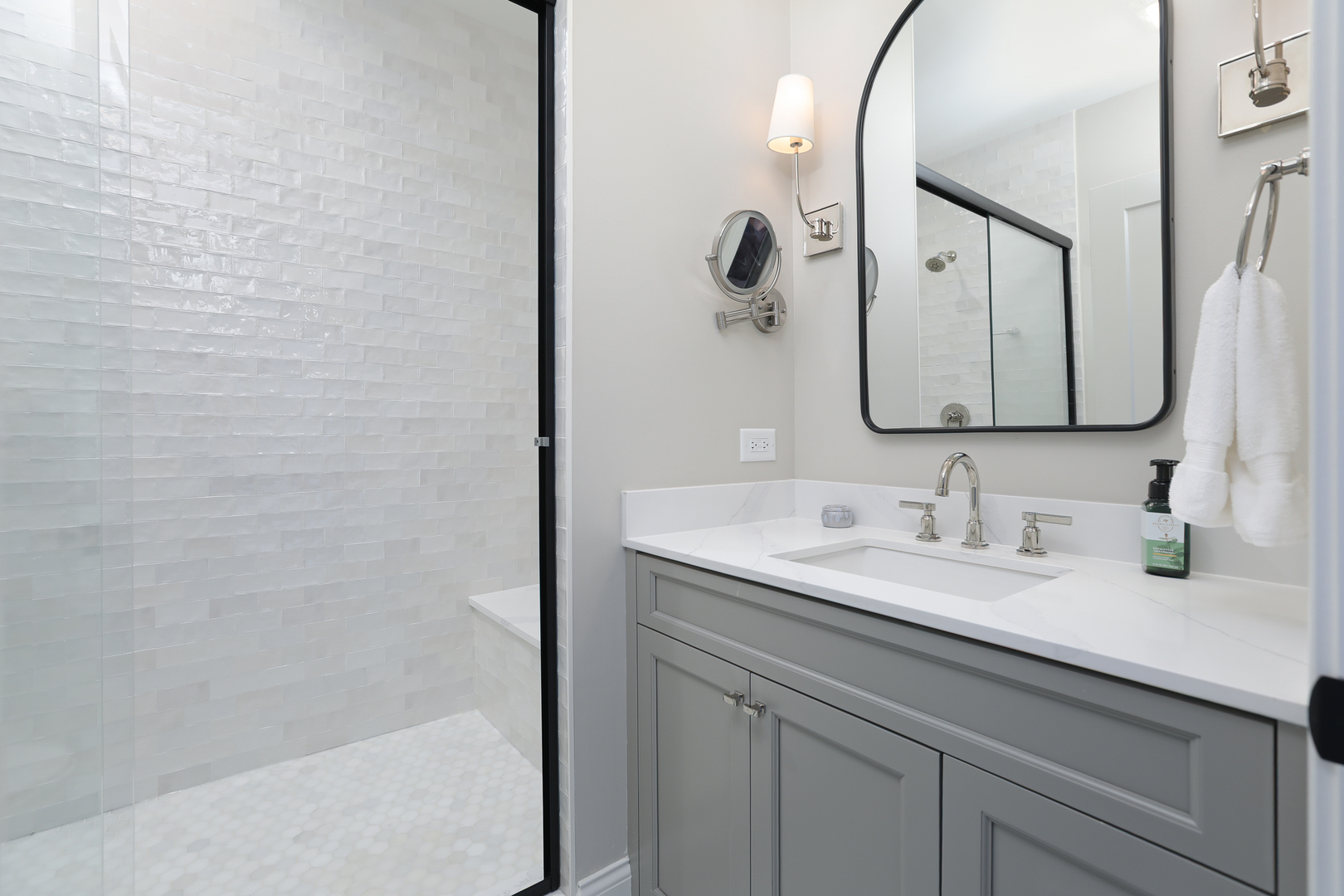 932 E Chicago Avenue, Naperville, IL 60540