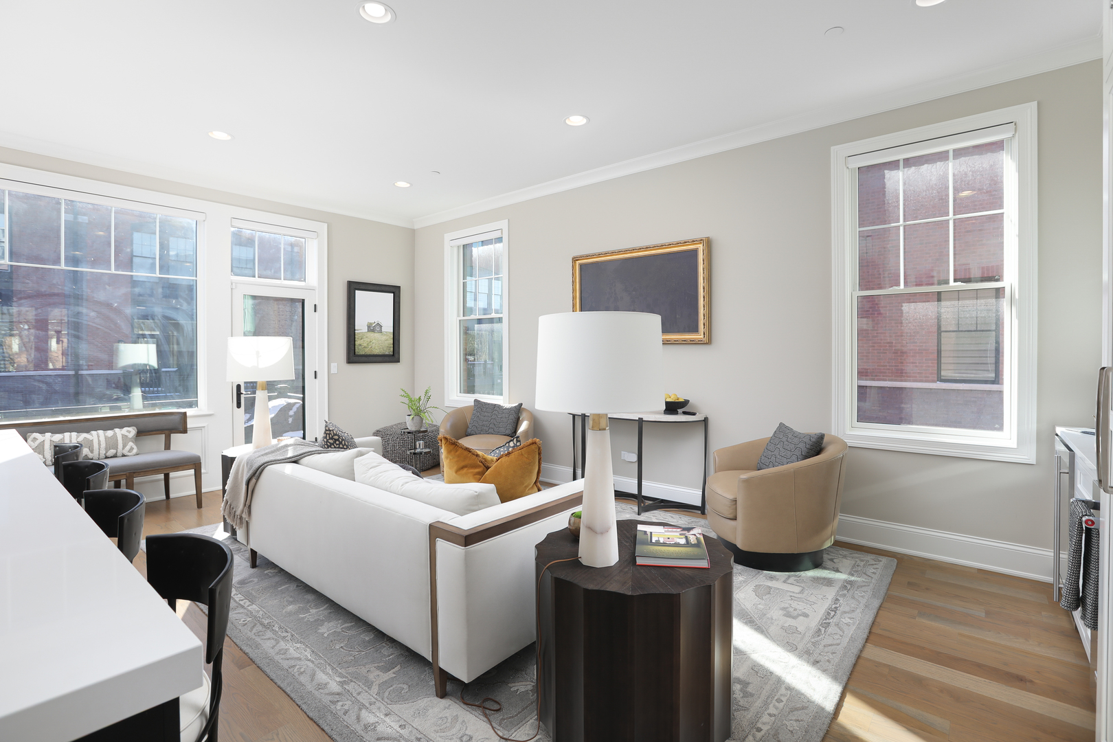 932 E Chicago Avenue, Naperville, IL 60540