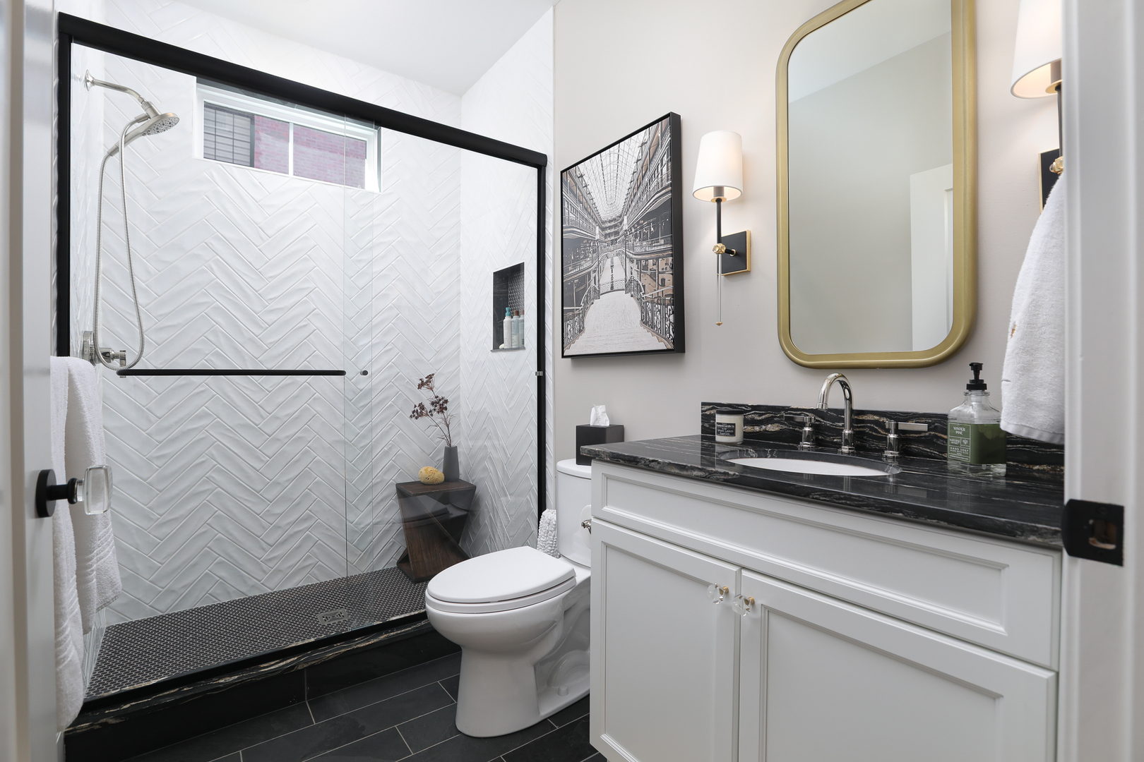 932 E Chicago Avenue, Naperville, IL 60540